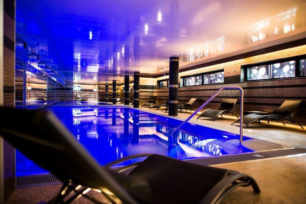 L'Hermitage Gantois, Autograph Collection Lille Exteriör bild The swimming pool at the hotel